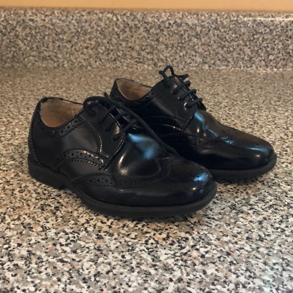 Boys/Toddler Wing Tip shoes (size 10)